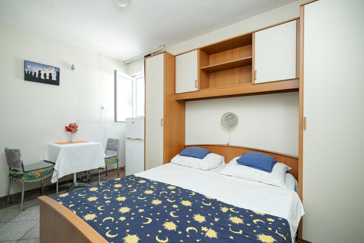Apartmani Krizanovic Vodice Exterior foto